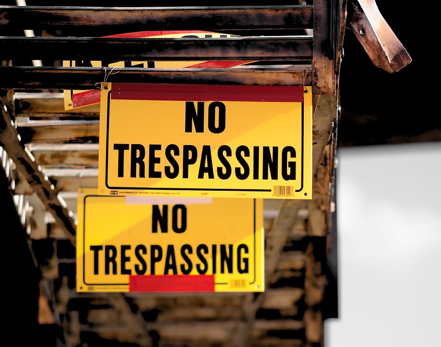 No Trespassing sticker on brown surface, yellow, text, communication HD wallpaper