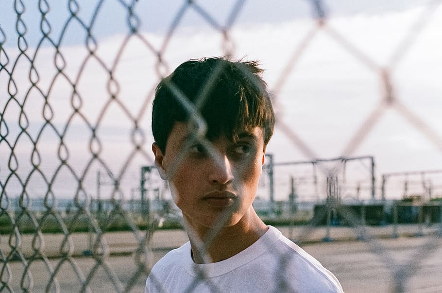 man behind cyclone, headshot, portrait, one person, fence, chainlink fence HD wallpaper