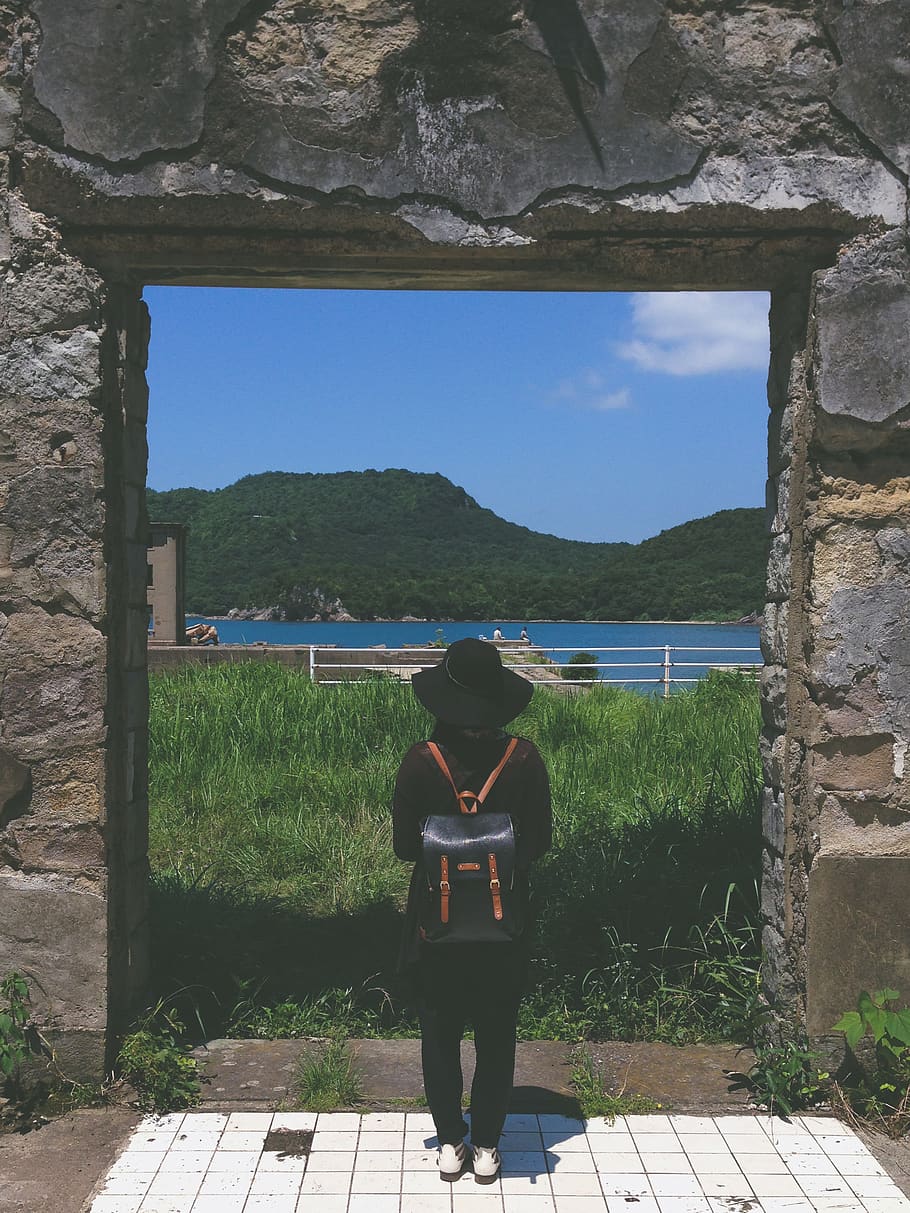 adventure, hipster, backpack, hat, lady, woman, girl, nature HD wallpaper