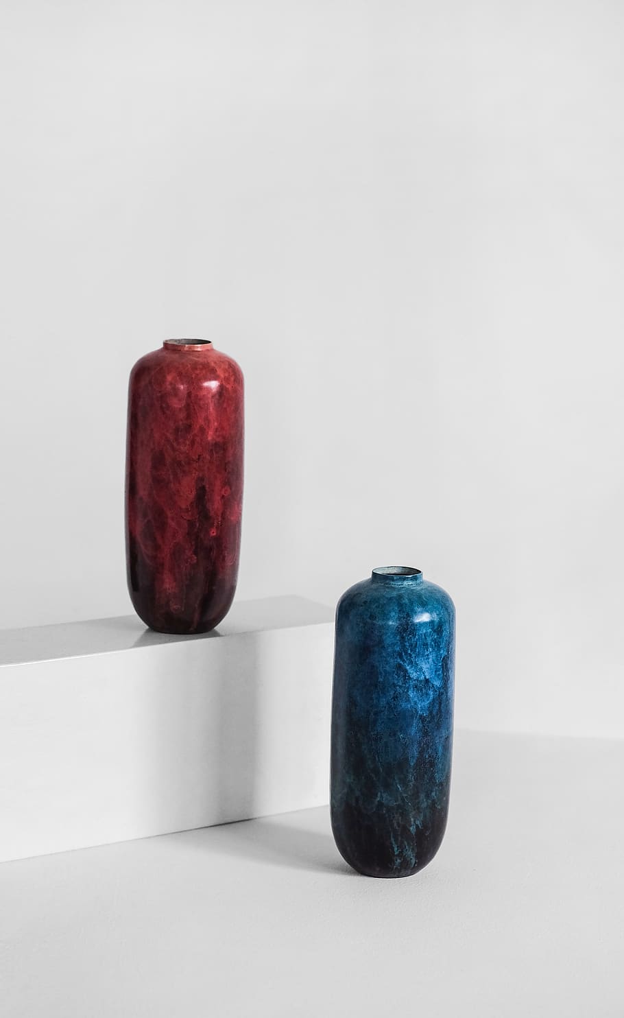 red and blue ceramic jars, indoors, studio shot, copy space, still life HD wallpaper