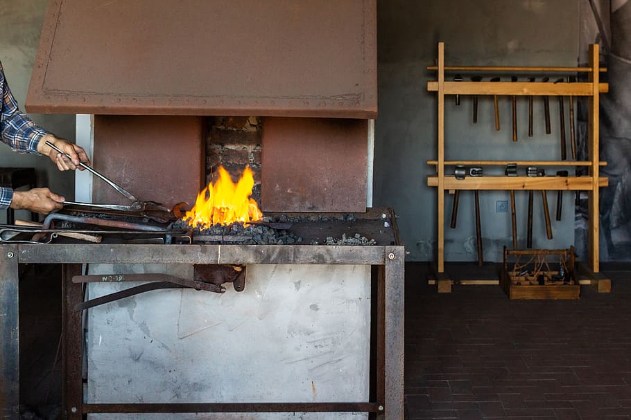 blacksmith, hammerman, work, fire, artist, job, artistic blacksmithing HD wallpaper