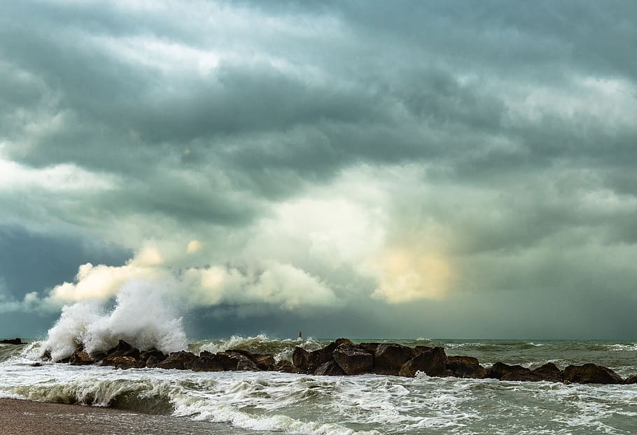 Body of Water, beach, clouds, dramatic, ocean, overcast, sea HD wallpaper