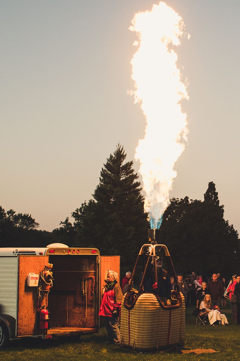 White and Gray Trailer Near Hot Air Balloon, basket, crowd, flame HD wallpaper