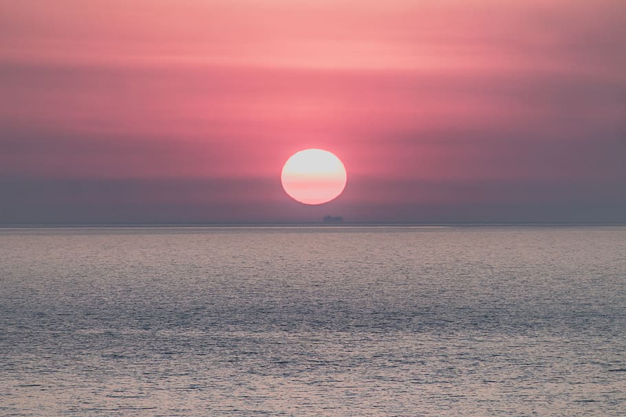 sun setting on ocean horizon, sky, beauty in nature, horizon over water HD wallpaper
