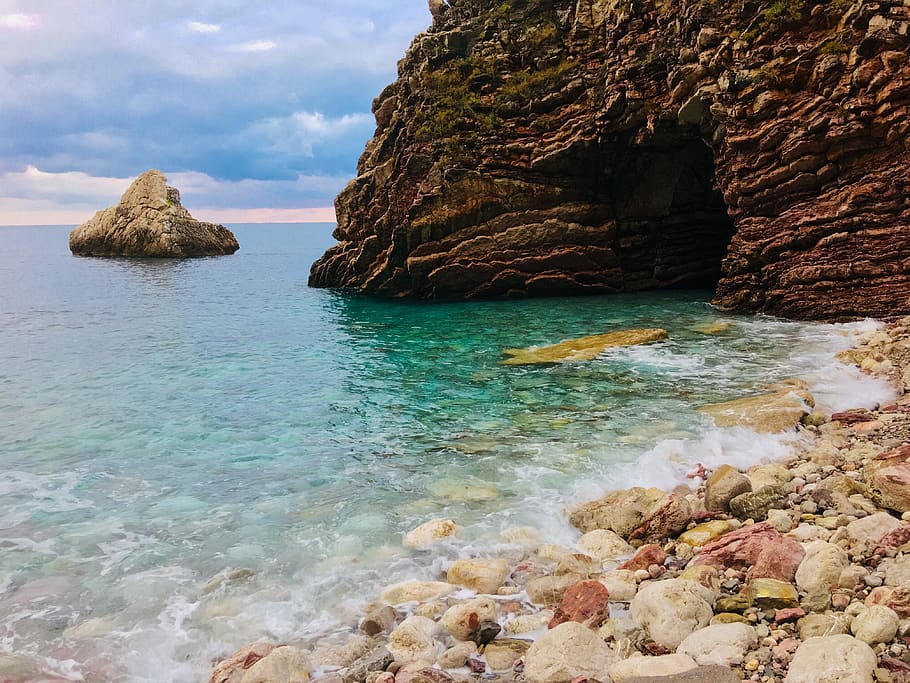 Beach Shore Near Cave, clear water, clouds, coast, daylight, horizon HD wallpaper