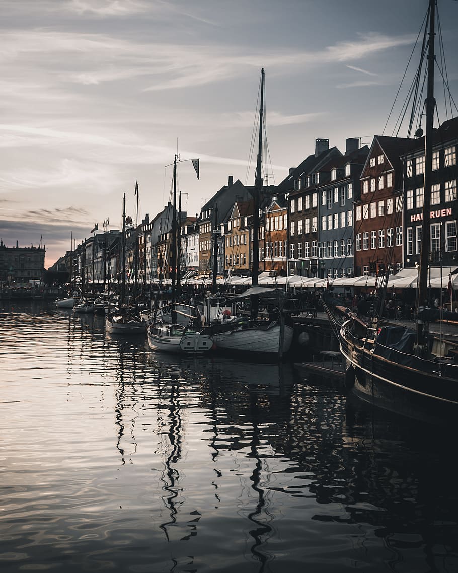 boat on water body, building, window, street, sail, canal, river HD wallpaper