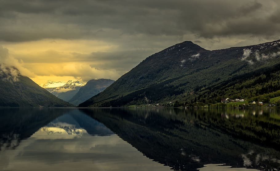 Reflection Photography of Mountain and Sky during Golden Hour HD wallpaper