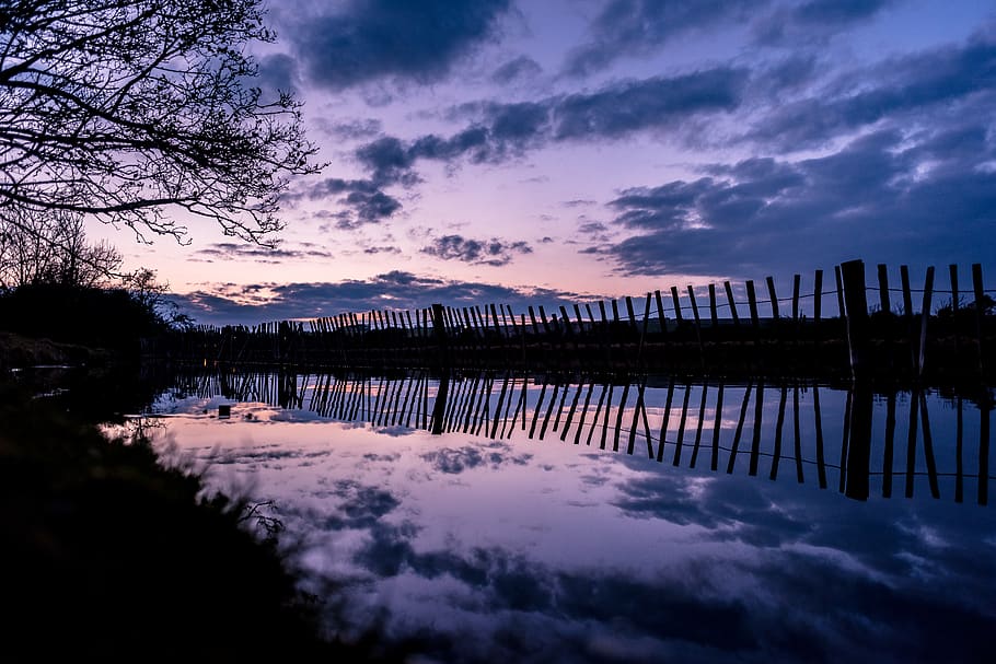 reflection, water, dusk, clouds, purple, fence, river, waterside HD wallpaper