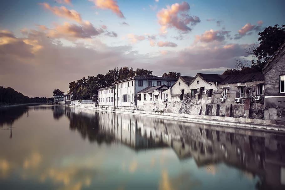 White and Brown Houses Beside Body of Water, architecture, buildings HD wallpaper