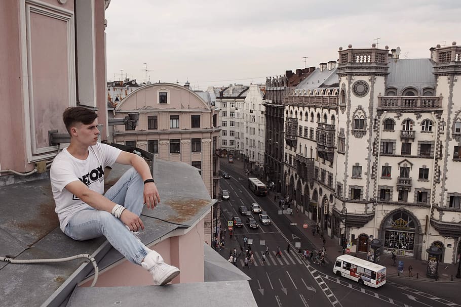 Man Sitting On Roof, architecture, buildings, city, road, street HD wallpaper