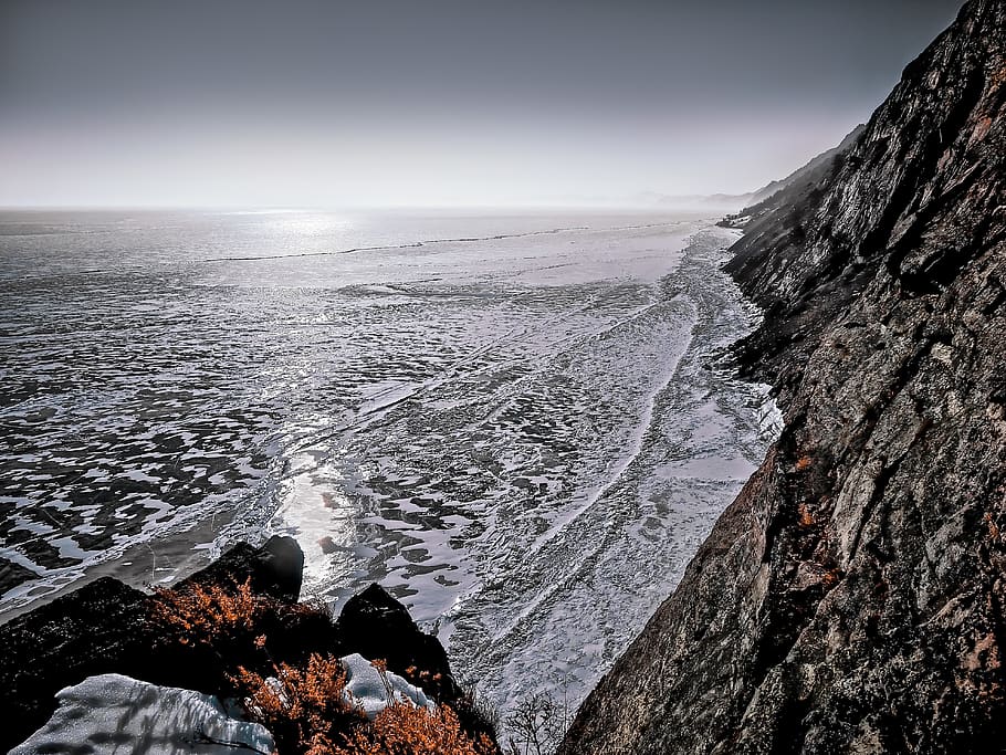 Seawaves on Gray Rock Formation, cliff coast, clouds, daytime HD wallpaper