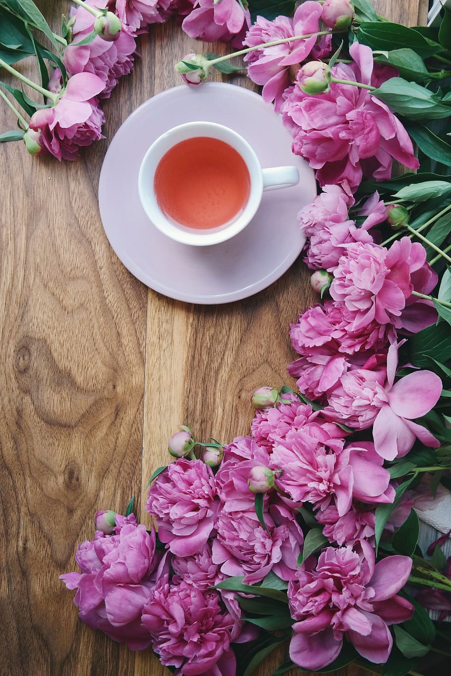 flatlay, table, summer, pink peonies, pink flowers, drinks HD wallpaper