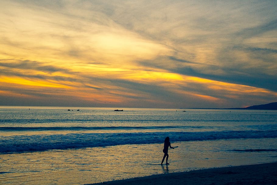 Photo of Person Walking on Beach Shore , backlit, blue water HD wallpaper