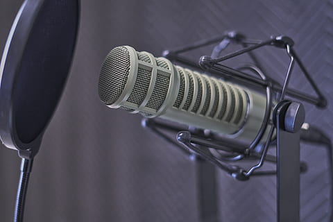 gray-condenser-microphone-with-pop-filter-thumbnail.jpg