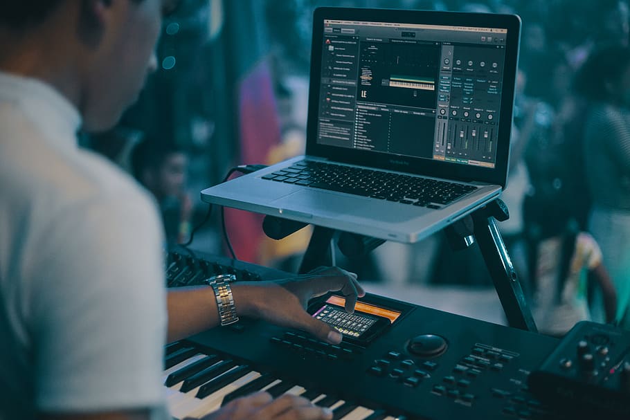 person playing electronic keyboard while recording, technology HD wallpaper