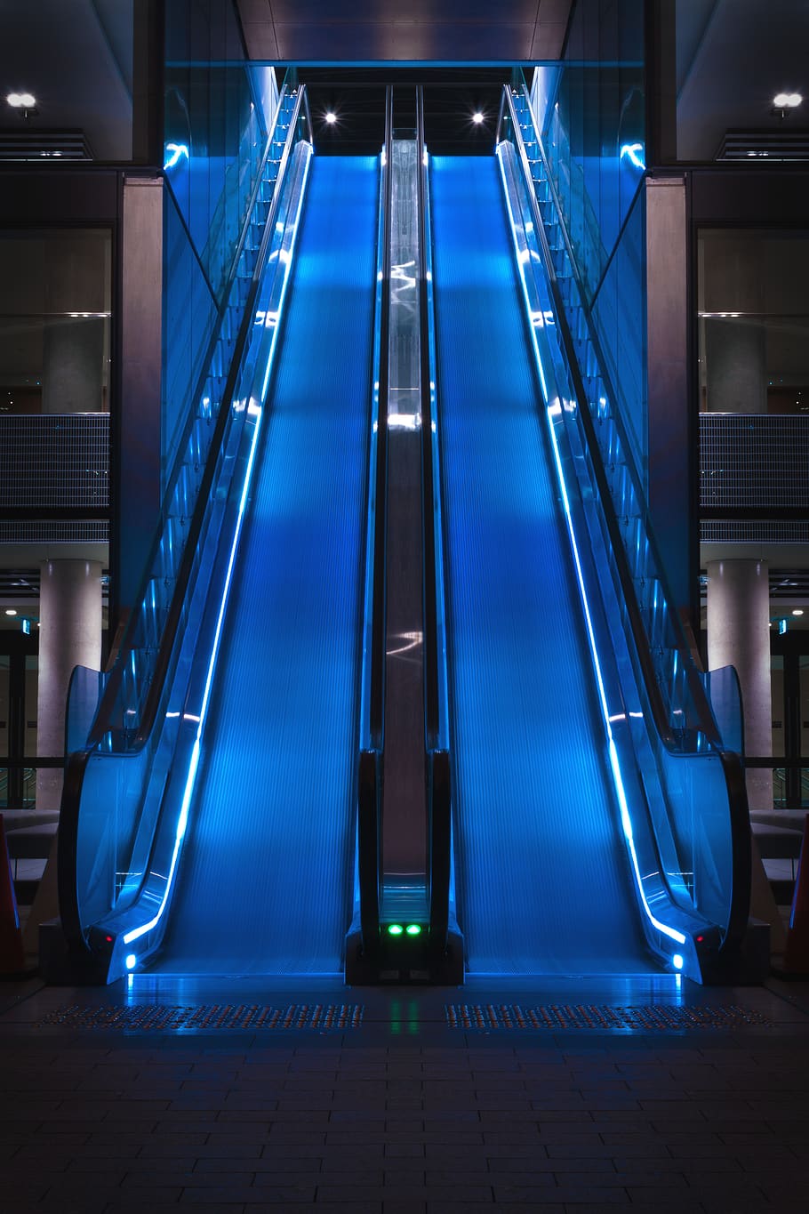 urbanscapes, escalator, engineering, technology, elevator, travelator HD wallpaper