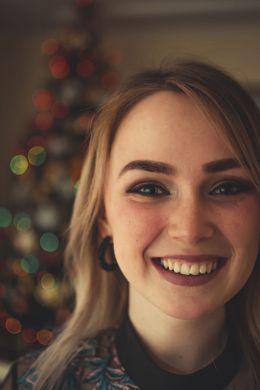 portrait, smiling, happiness, headshot, looking at camera, one person HD wallpaper