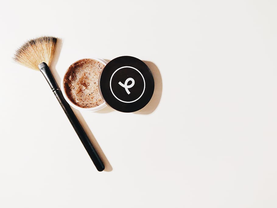 Brown And Black Make-up Brush, flatlay, scrub, studio shot, white background HD wallpaper