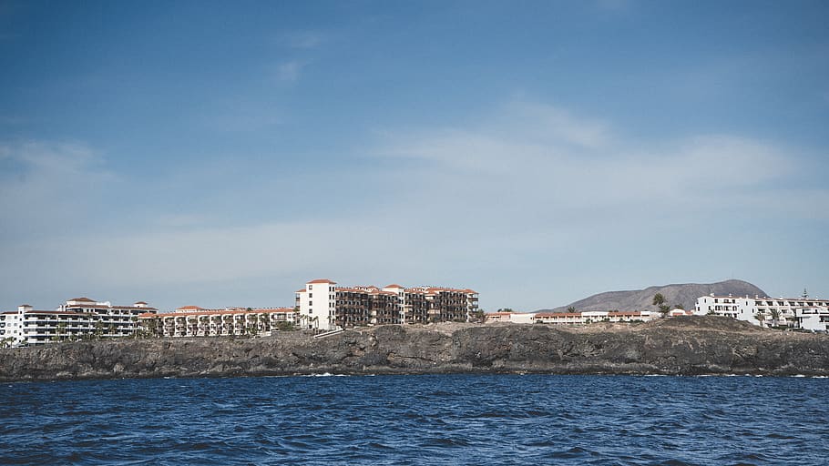 Landscape Photography of Buildings Near Body of Water, architecture HD wallpaper