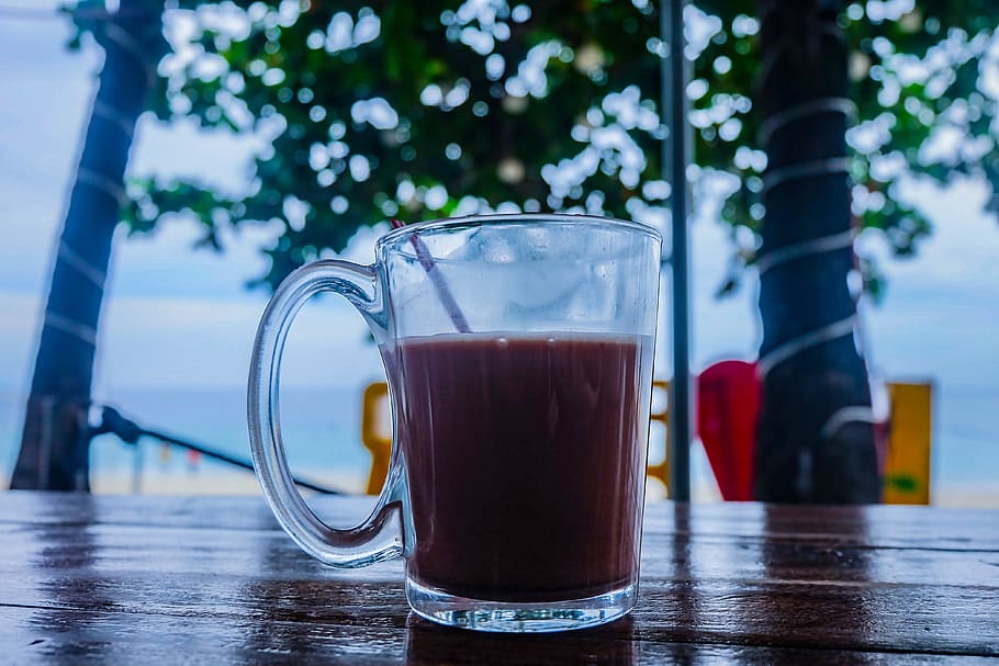 Clear Glass Mug With Beverage on Brown Wooden Table, bokeh, breakfast HD wallpaper