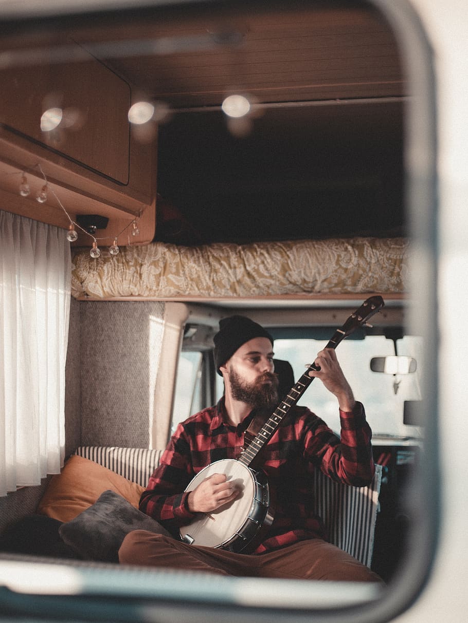 man sitting inside vehicle while playing mandoline, banjo, human HD wallpaper