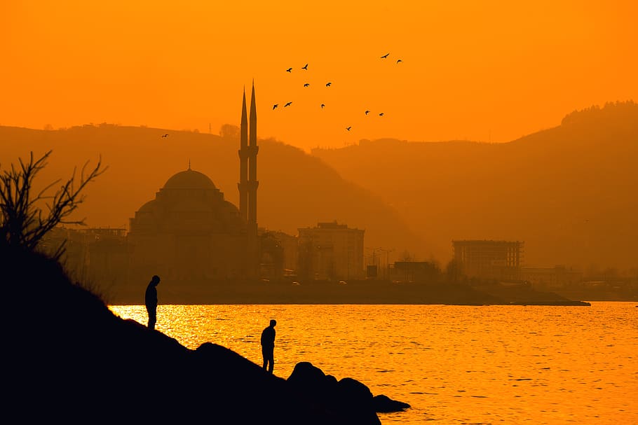 Silhouette of Two People Near Sea in Distant of  Ortakoy Mosque, Istanbul Turkey HD wallpaper