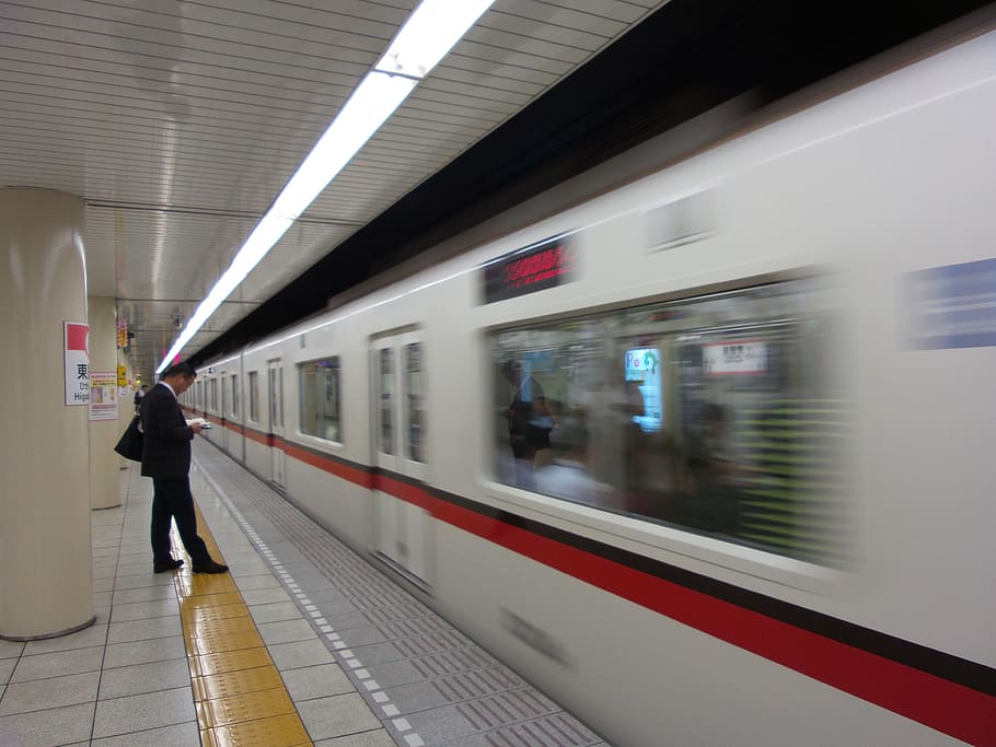 tokyo, train, station, man, wait, waiting, passing, speed, underground HD wallpaper