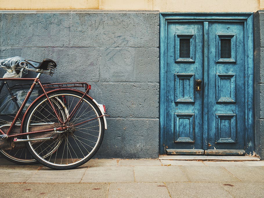 architecture, building, infrastructure, wall, door, bike, bicycle HD wallpaper