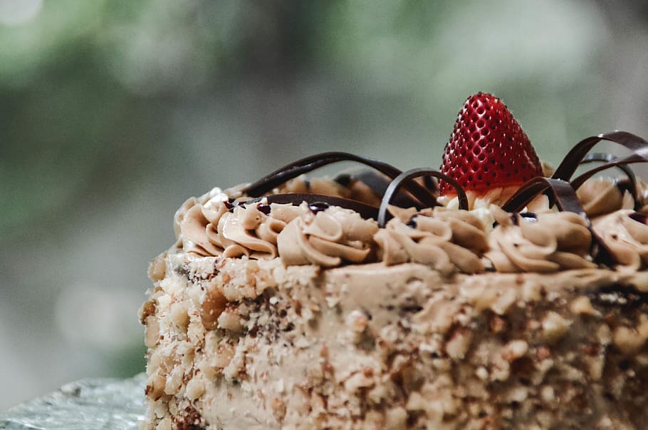Shallow Focus Photography Cake With Red Strawberry on Top, candy HD wallpaper