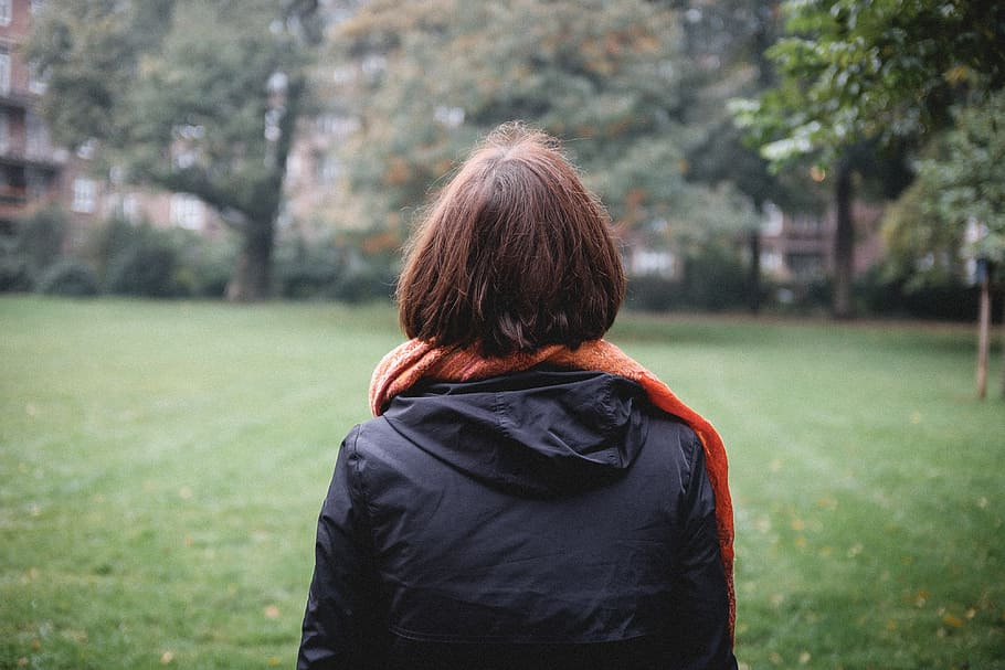 Woman in autumn park, back, behind, blond, coat, fall, foliage HD wallpaper
