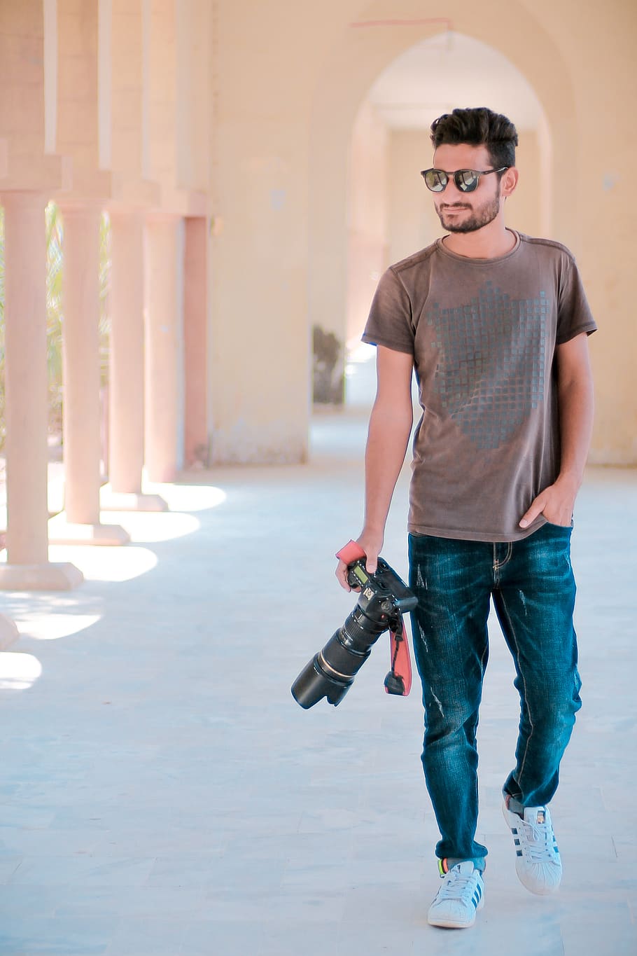 HD wallpaper: Man Walking On Hallway While Holding Dslr Camera, fashion,  fine-looking | Wallpaper Flare