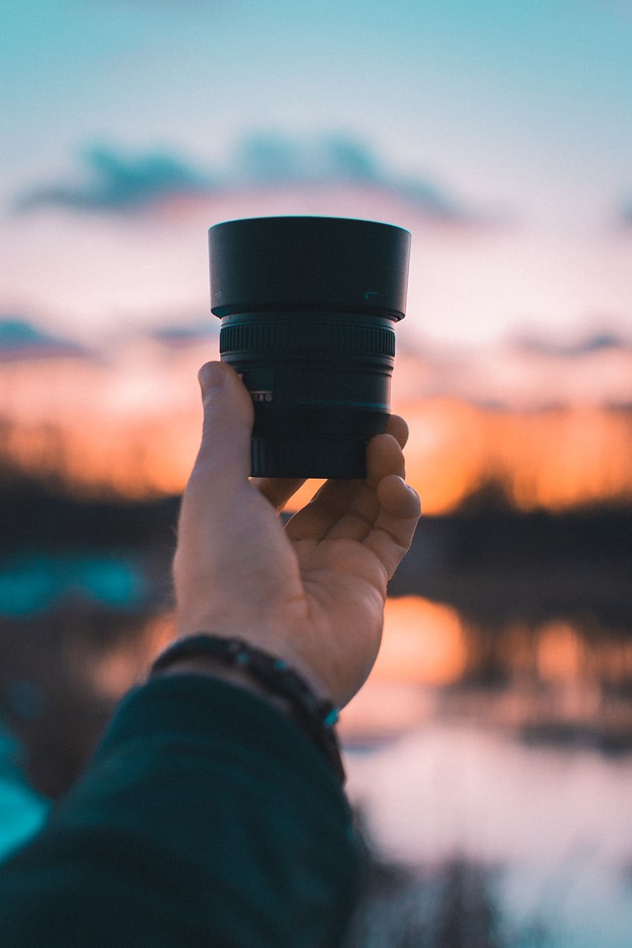 lens, hand, sunset, sky, pink, trees, showing, nikon, fingers HD wallpaper