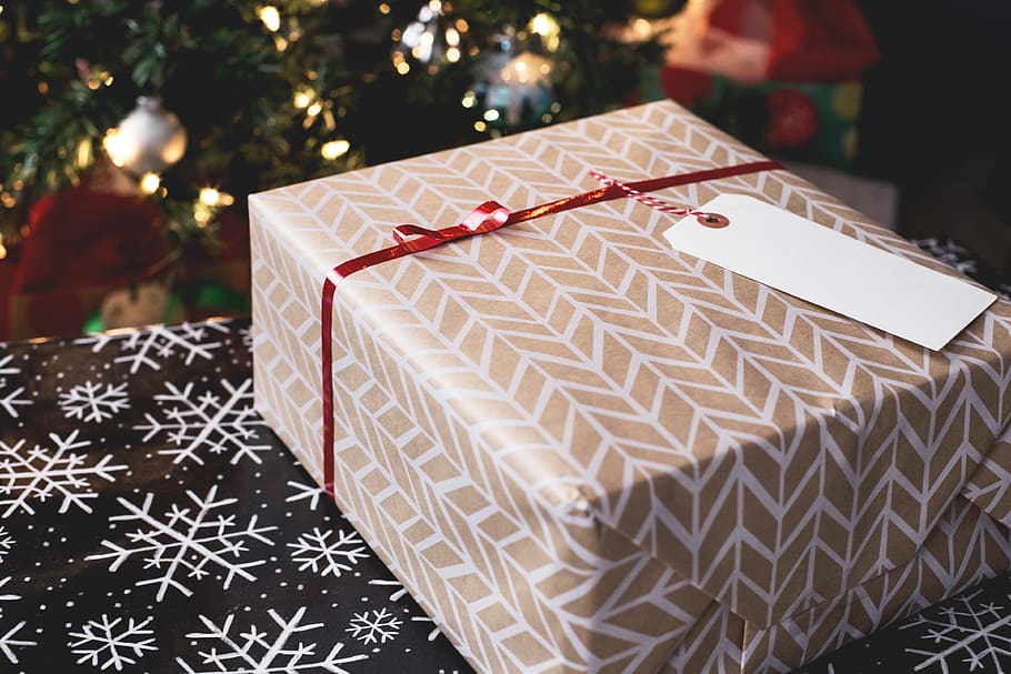 christmas, gift, wrap, tag, ribbon, holiday, season, celebration HD wallpaper