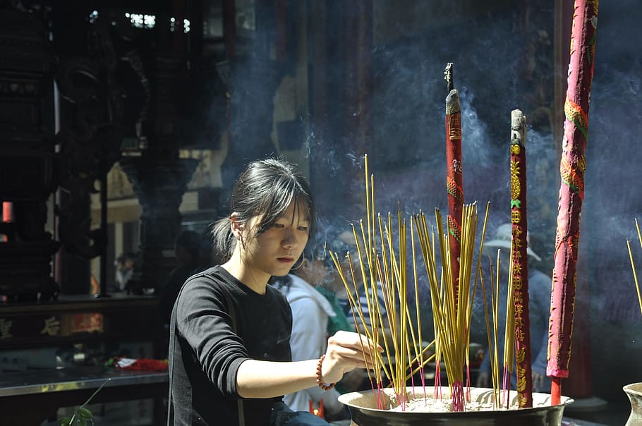 Woman Lighting Incense Sticks, blur, ceremony, city, crowd, daylight HD wallpaper