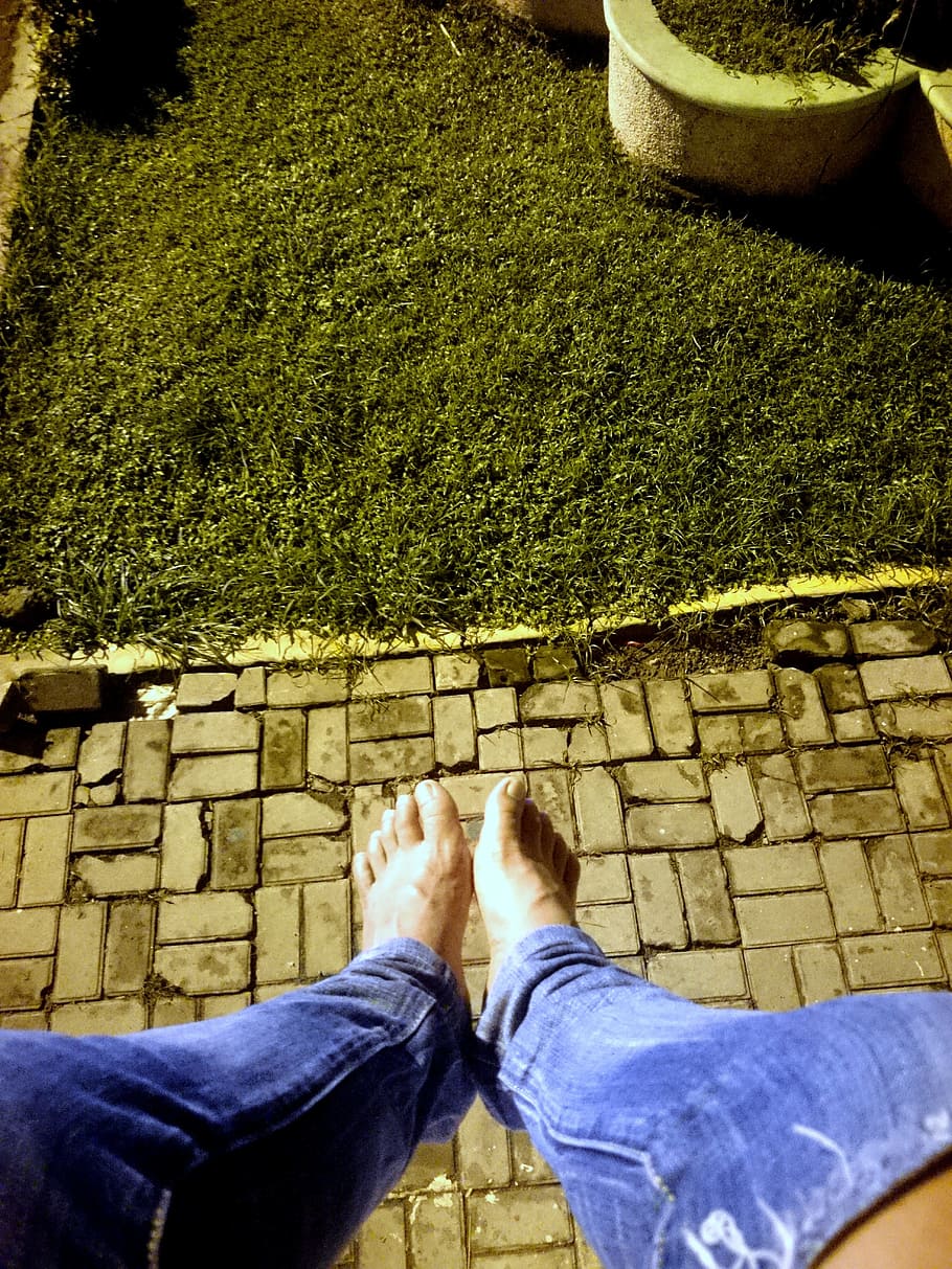 feet, human, relax, toes, bare, jeans, low section, human leg HD wallpaper