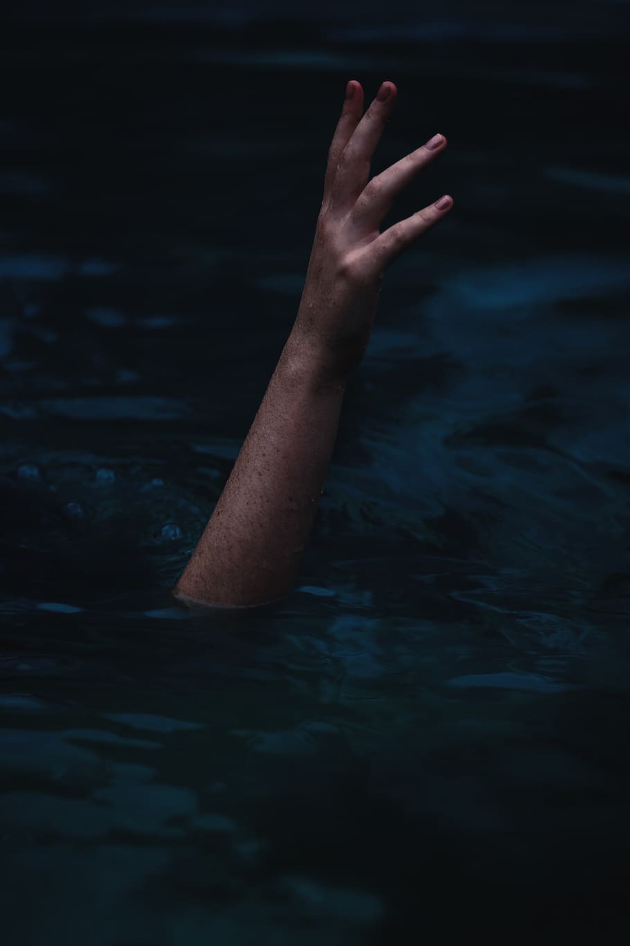 person showing right hand from body of water, human, pool, finger