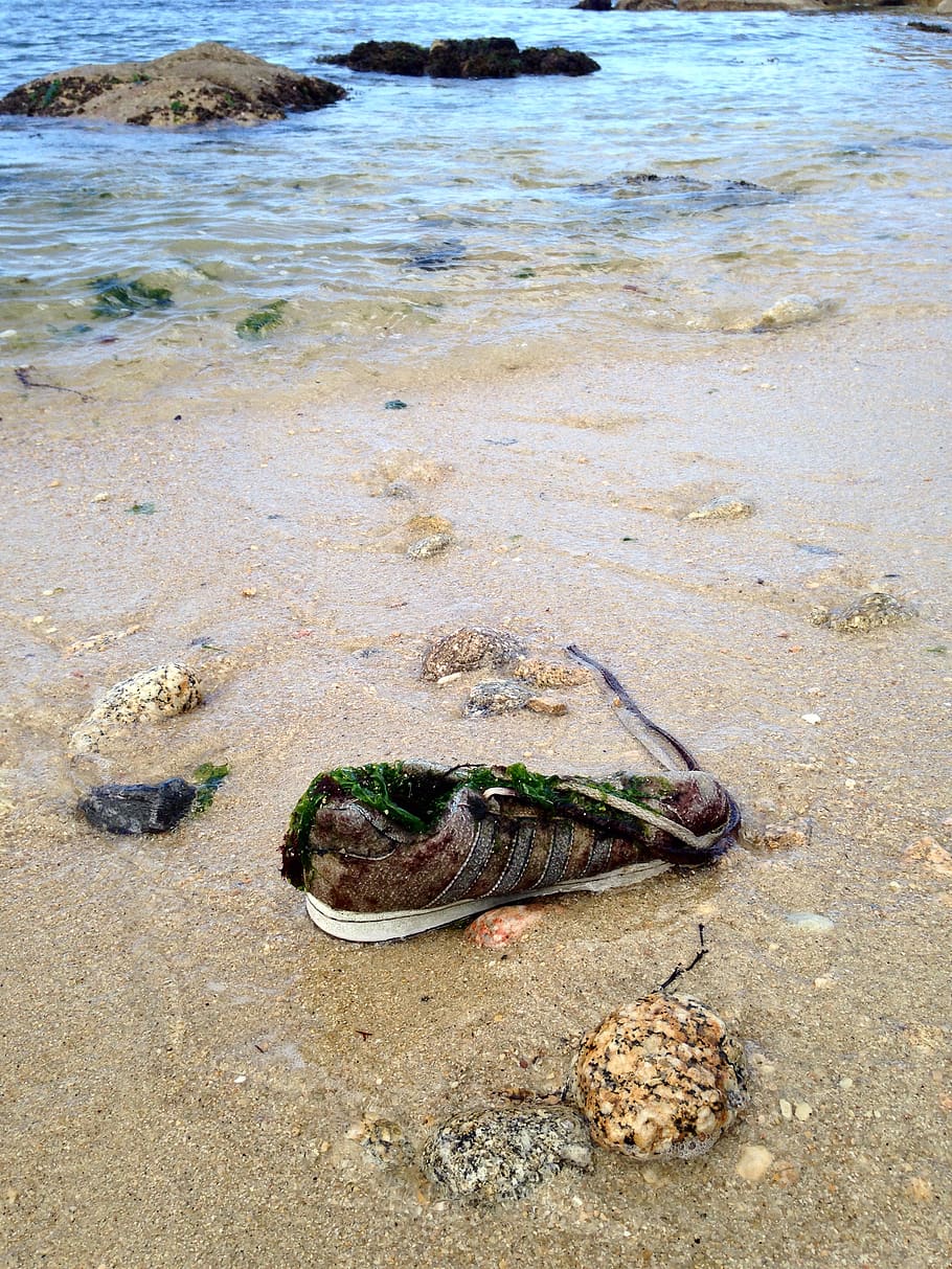 spain, vigo, copyspace, concept, footwear, abandoned, beach HD wallpaper
