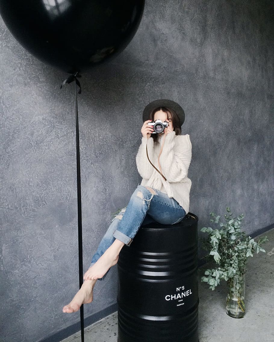 model, photographer, camera, soot, lens, technology, woman HD wallpaper