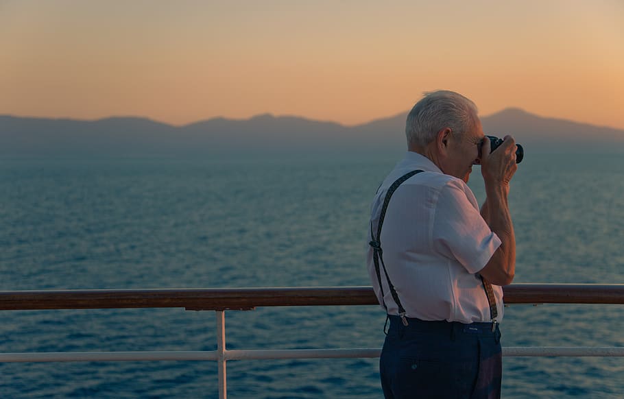 man holding DSLR while standing on deck, human, person, railing HD wallpaper