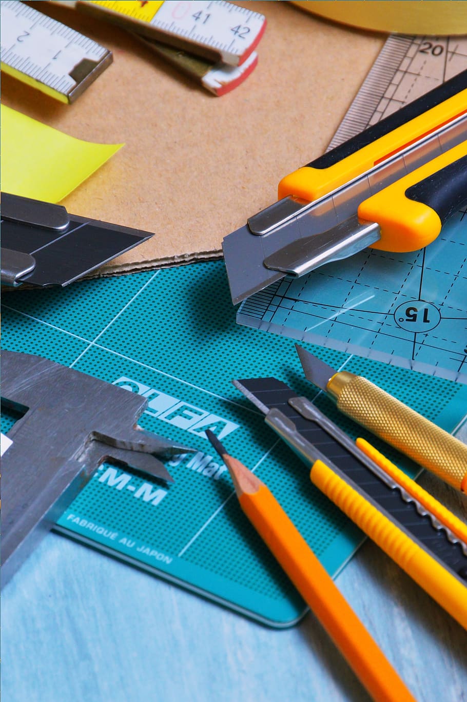 Close-up Photography Pencil and Cutters on Table, background HD wallpaper