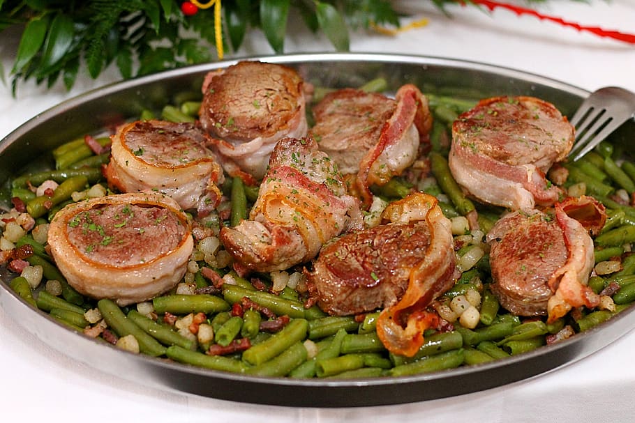 bacon, meat, beans, green, vegetables, plate, lunch, celebration HD wallpaper