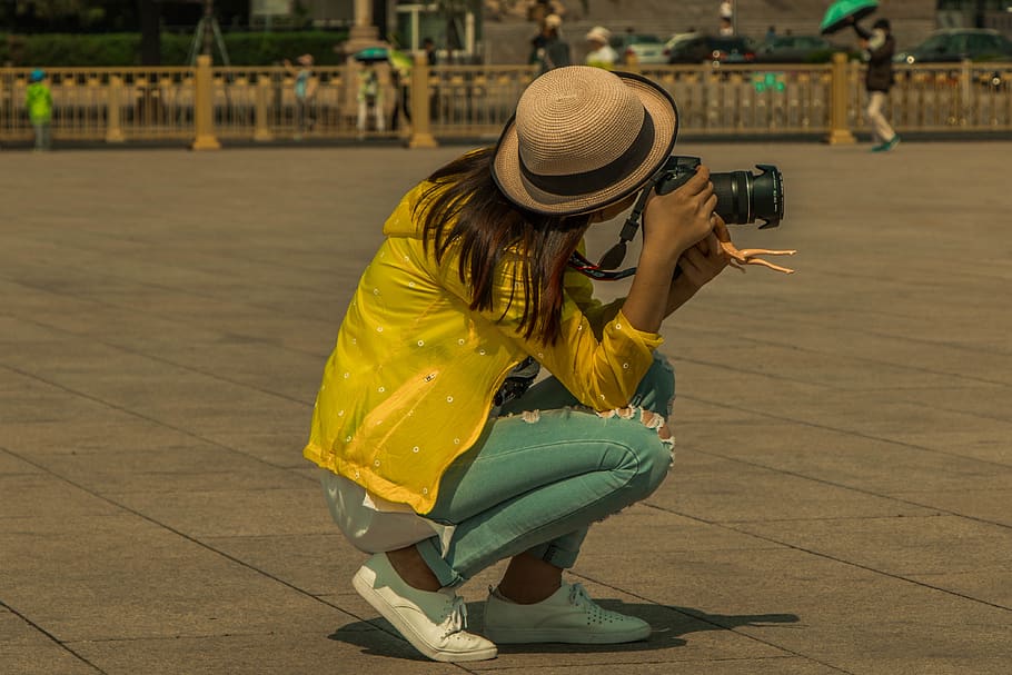 Woman Sitting on Pavement While Taking Photo, Asian, camera, camera lens HD wallpaper