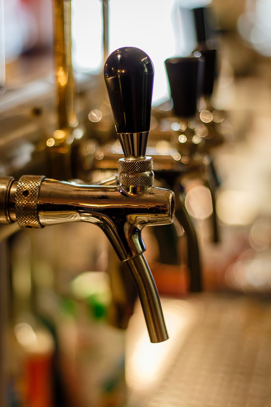 Silver Faucet, bar, bartender, beer, blur, brewery, drink, glass, HD wallpaper