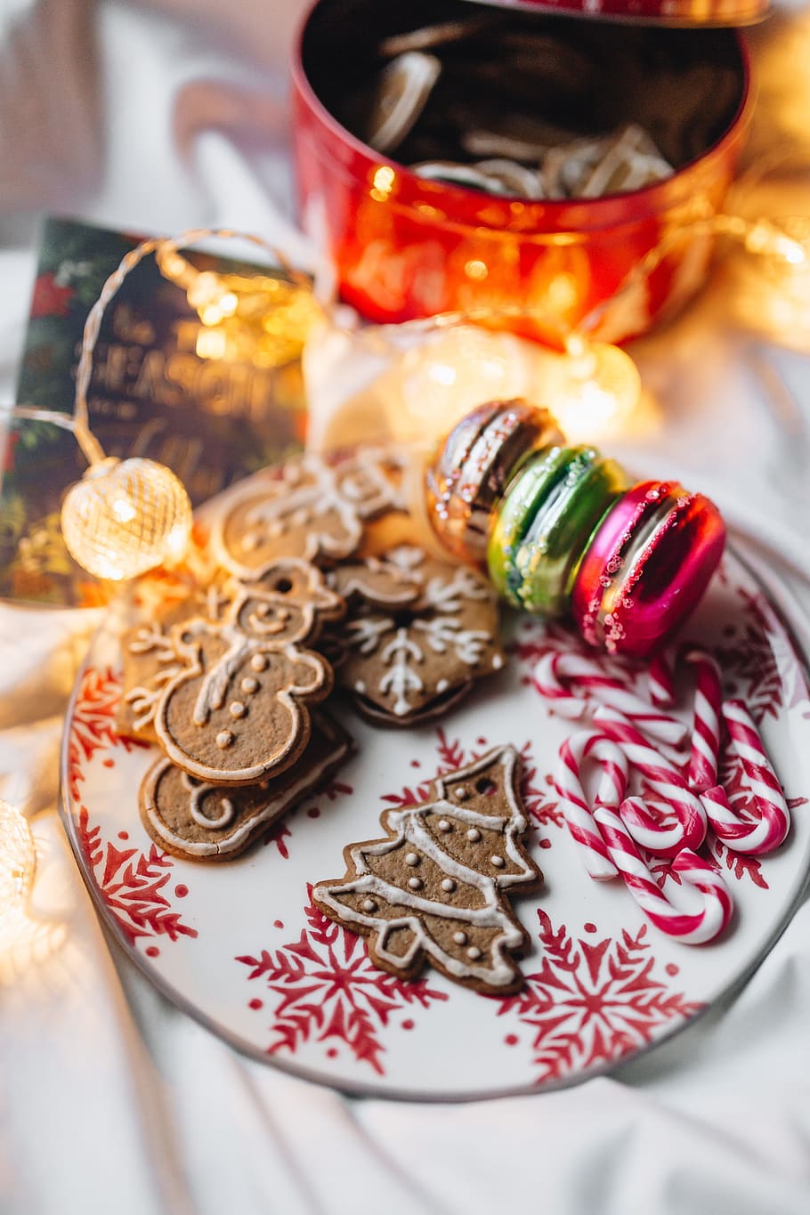 Christmas ornament cookies, sweet, holiday, gingerbread, dessert HD wallpaper