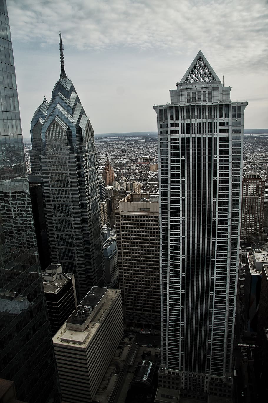 city, contrast, view, skyscraper, building exterior, architecture HD wallpaper