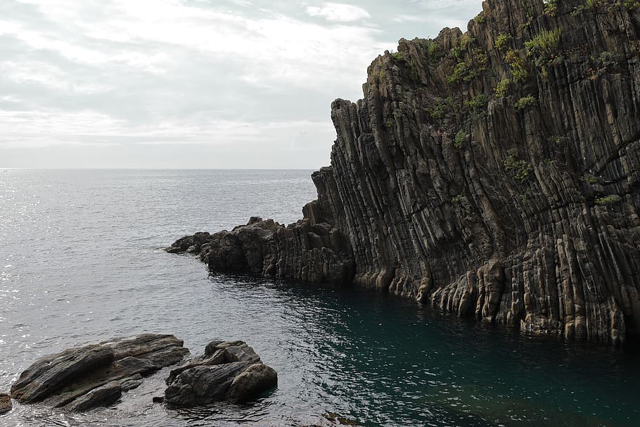 gray stone surrounded by water, sea, shoreline, ocean, nature HD wallpaper