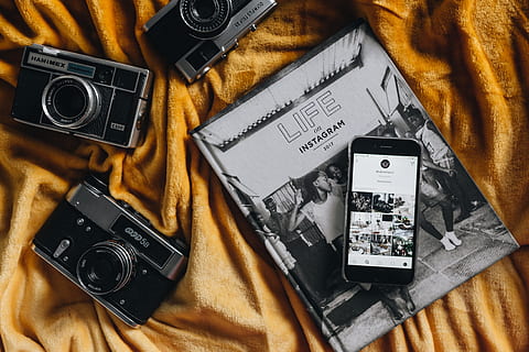 Life on Instagram Book and Vintage Cameras, old, social media HD wallpaper