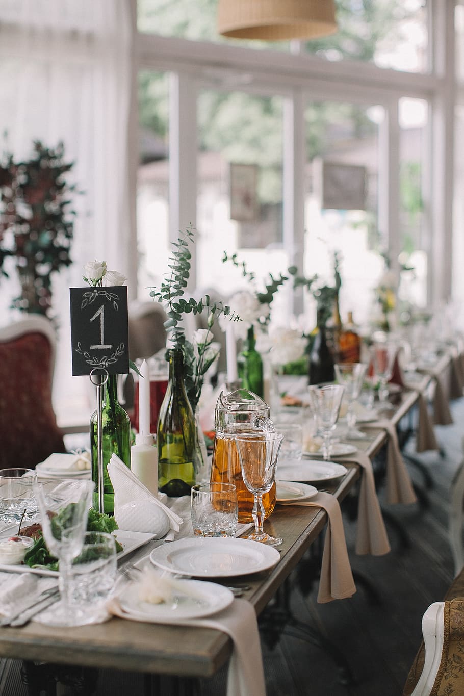 Number 1 Table With Dinnerware Ste, blur, catering, contemporary HD wallpaper