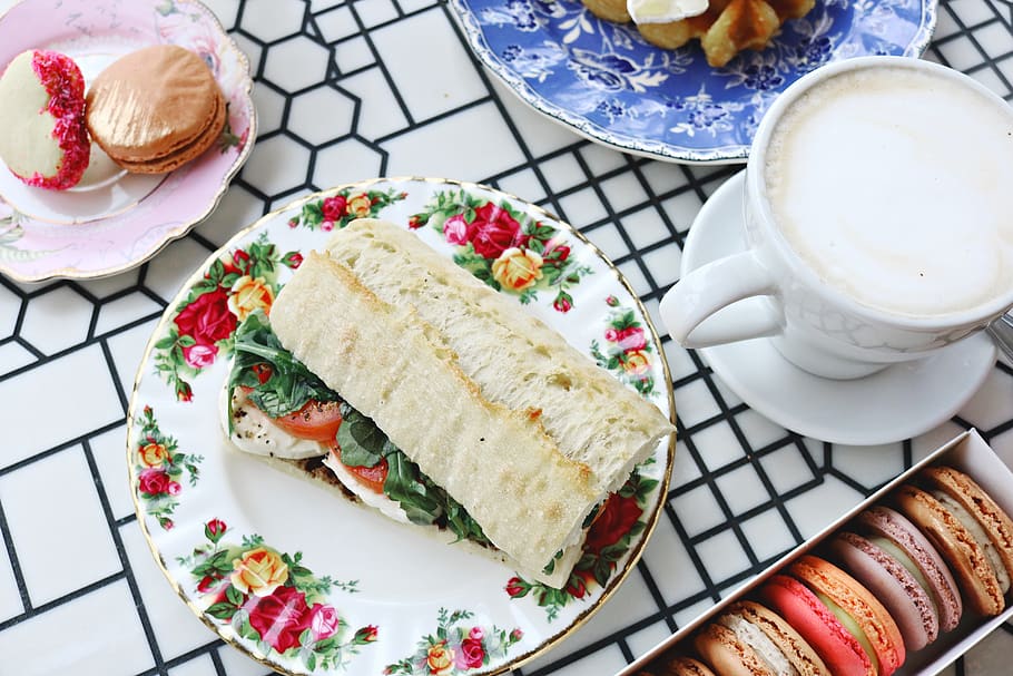 Roti Bread and Veggies on Plate, bakery, cake, close-up, coffee HD wallpaper