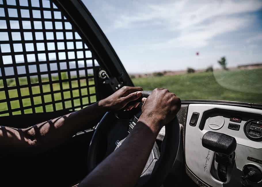 Person Driving Golf Cart, drive, driver, human hand, mode of transportation HD wallpaper
